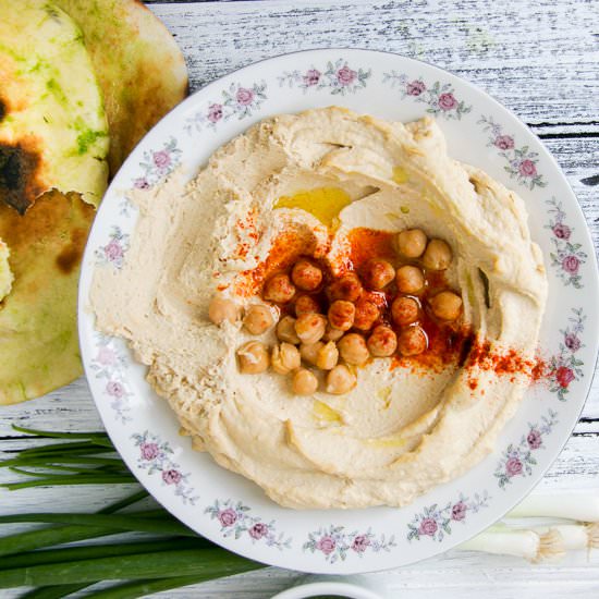 Classic Hummus with Green Oil Pitas