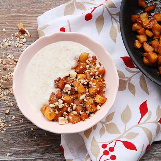 Oatmeal with Hazelnuts and Apples
