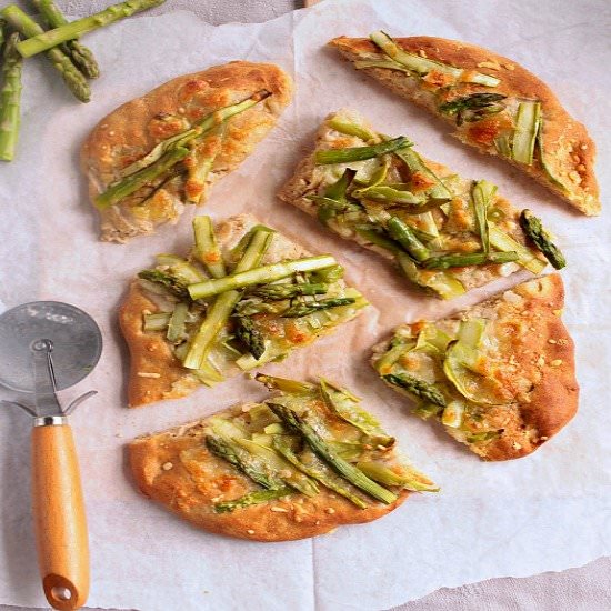 Aspargus pizza with spelt crust