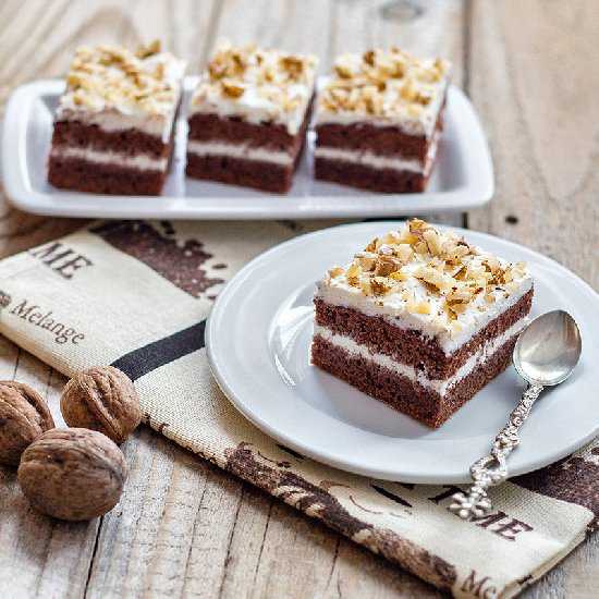 Cake with Ricotta and Walnuts
