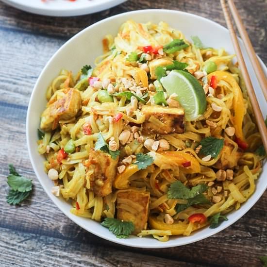 Tofu Curry Noodles with Vegetables