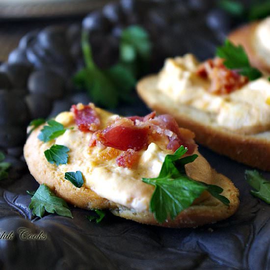 Buffalo Chicken Crostini with Bacon