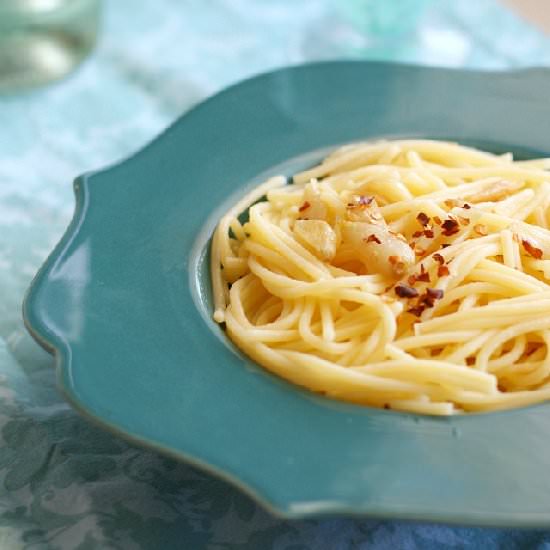 Simple Garlic Spaghetti