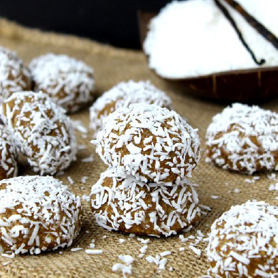 Raw Vanilla Macaroons