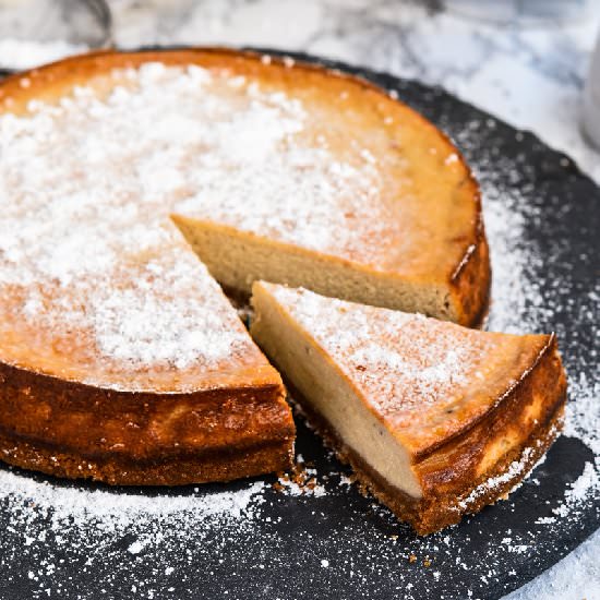 Speculoos pretzel crust cheesecake