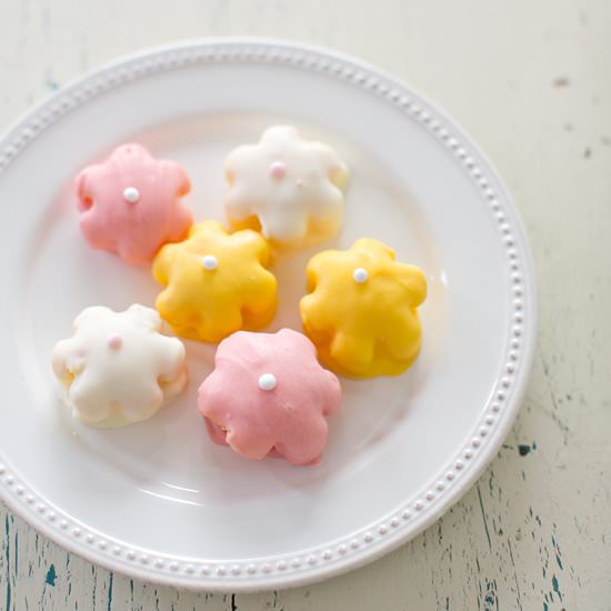 Easy Mini Daisy Cakes