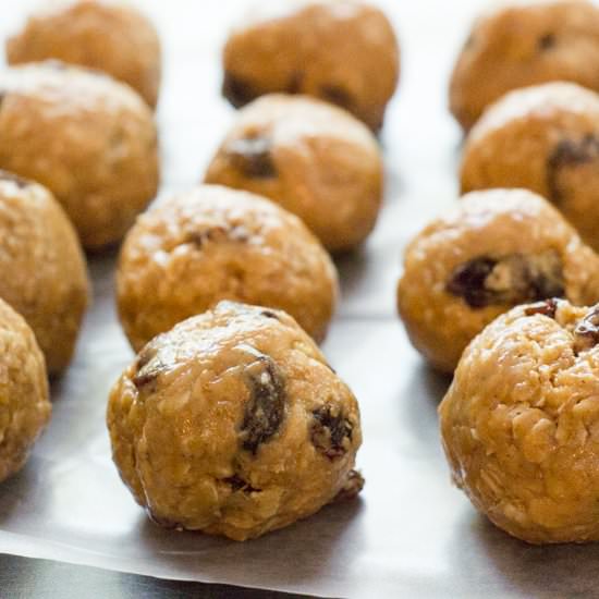 Cinnamon Raisin Energy Balls