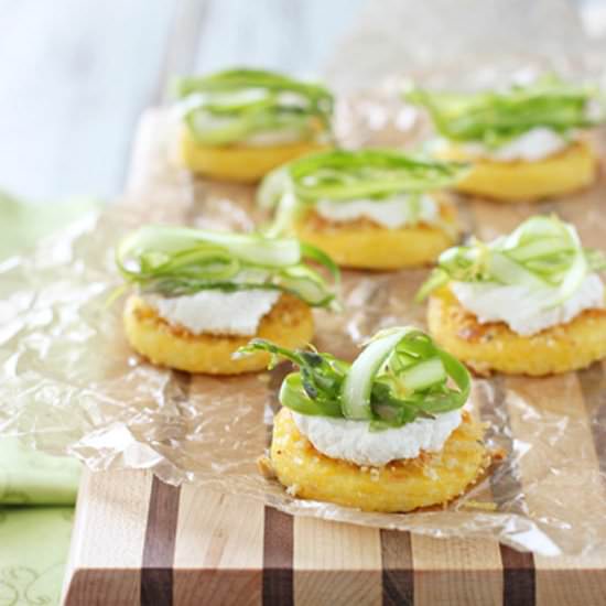 Polenta bites with asparagus