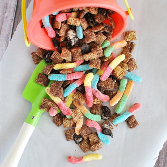 Dirt and Worms Chex Mix
