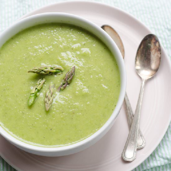 (Creamless) Creamy Asparagus Soup