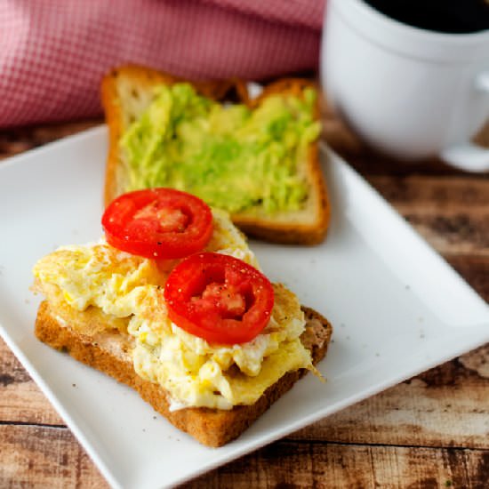 Egg, Tomato and Avocado Sandwich