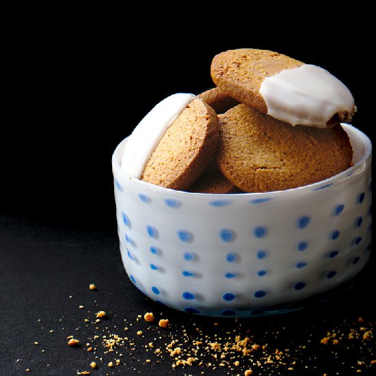 Cardamom and cinnamon cookies
