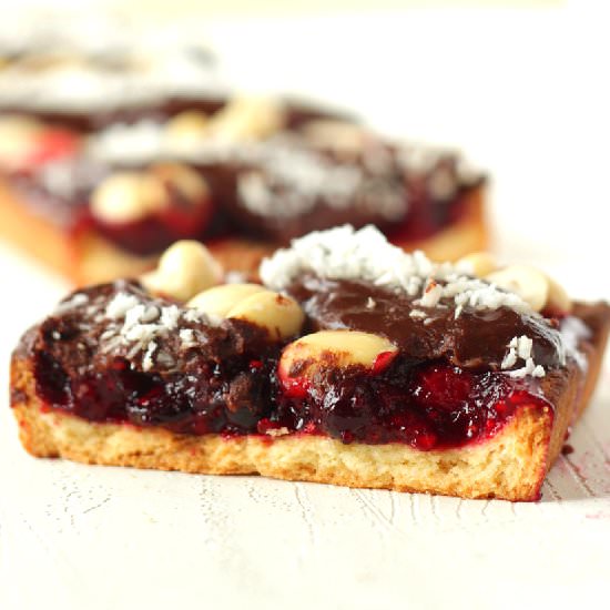 Cake with fruit jelly