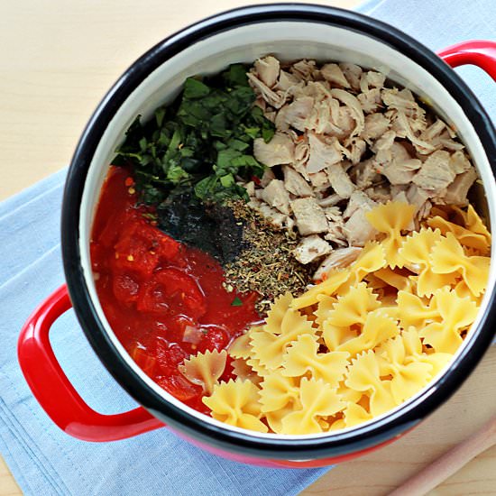 One-Pot Chicken and Tomato Pasta
