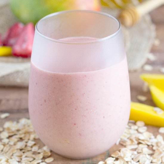 Strawberry Mango Oatmeal Smoothie