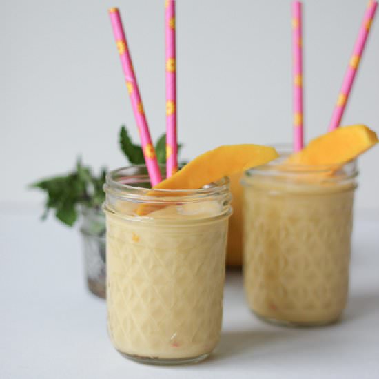 Mango Smoothie with Greek Yogurt
