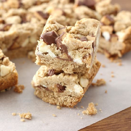 Peanut Butter Cup Crumble Bars