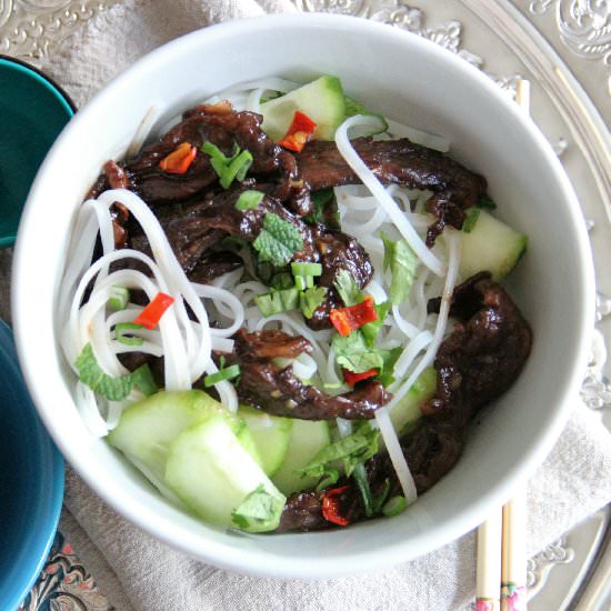 Aromatic Beef Noodles with Cucumber
