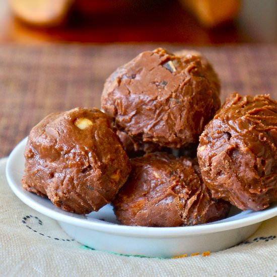 Dates chocolate and PB balls