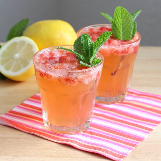 Low Sugar Strawberry Lemon Spritzer