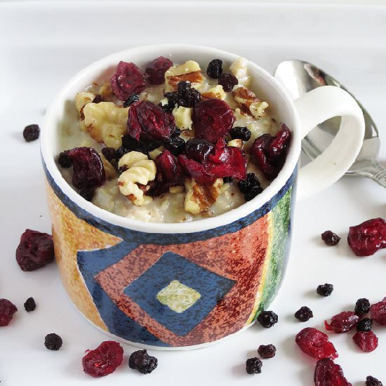 Maple Oatmeal with Walnuts & Fruits