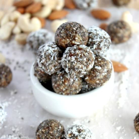 Date Chia and Coconut Energy Bites