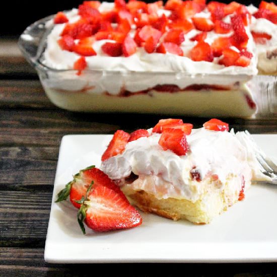 Strawberry twinkies cake