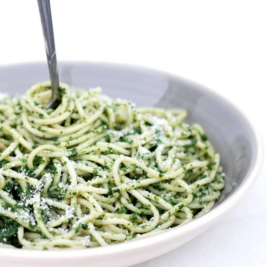 Spaghetti with Spinach Sauce