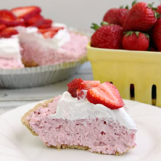 Strawberry Cream Pie {Easy No-Bake}