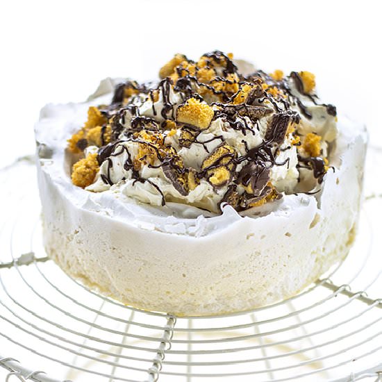 Pavlova Cake