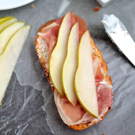 Pear & Prosciutto Crostini