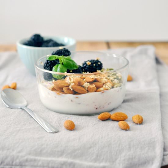 Healthy Quinoa Breakfast Bowl