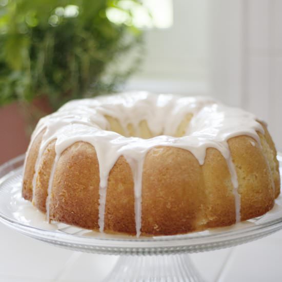 Lemon Champagne Bundt Cake