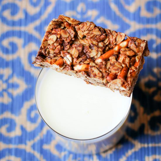 Dark Chocolate-Pretzel Granola Bars