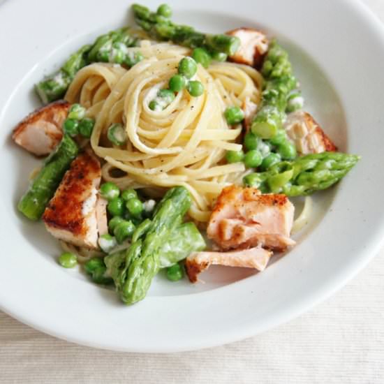 Creamy Asparagus & Salmon Pasta