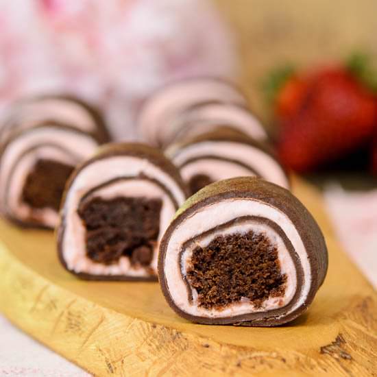 Strawberry Chocolate Brownie Rollup