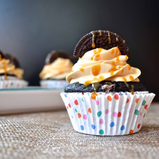 Caramelized white chocolate cupcake