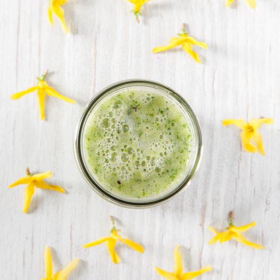Green smoothie with arugula
