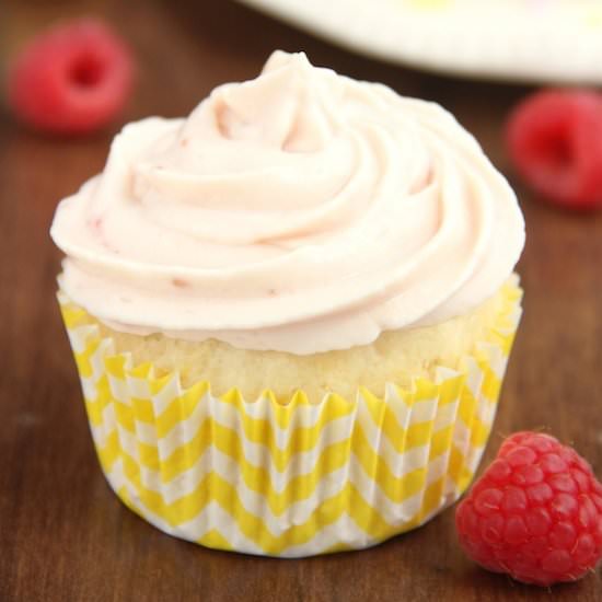 Lemon Cupcakes + Vanilla Frosting
