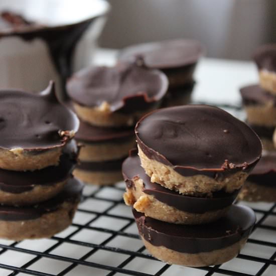 Simple Paleo Reese Cups