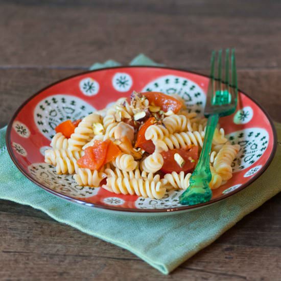 Pasta with tomato and scallops
