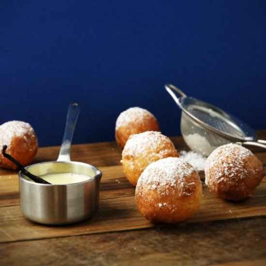 Mini Doughnuts with Vanilla Sauce
