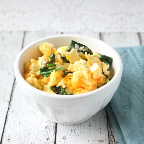 Easy Cheesy Spinach Scrambled Eggs
