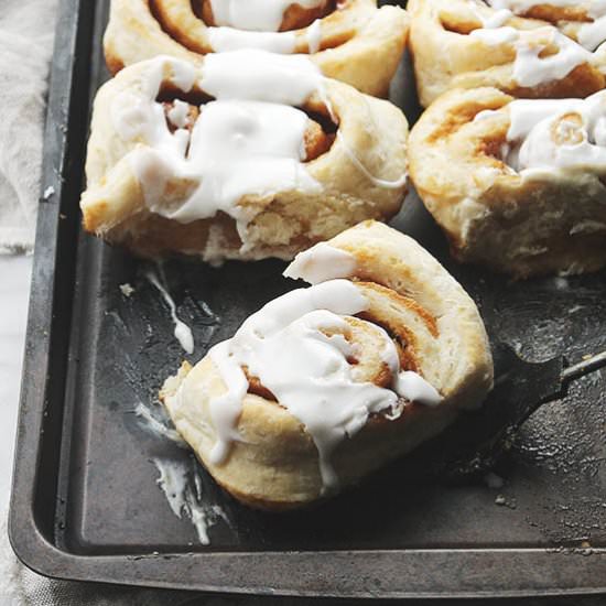 30-Minute Caramel Sweet Rolls