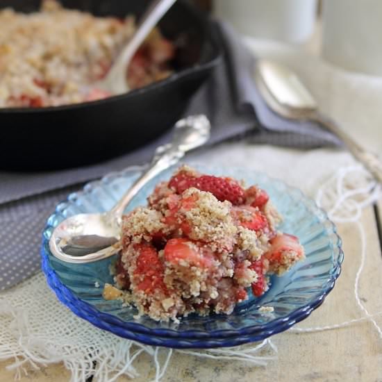 Paleo strawberry ginger crisp