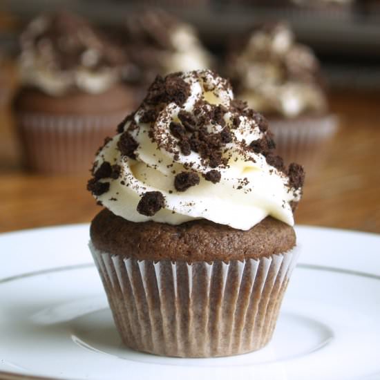 Mini chocolate Oreo cupcakes