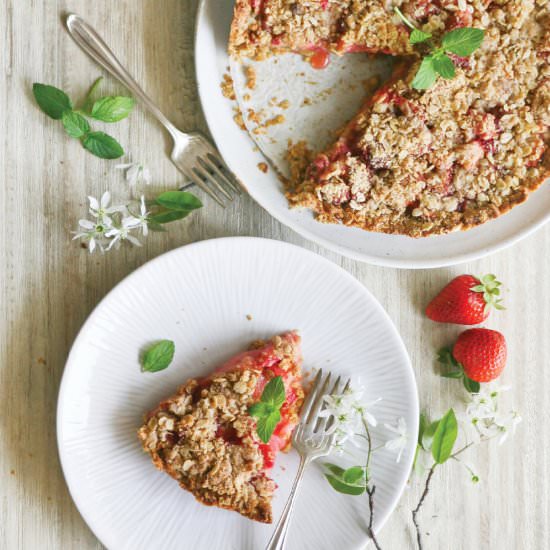 Strawberry & Rhubarb Crumble Pie