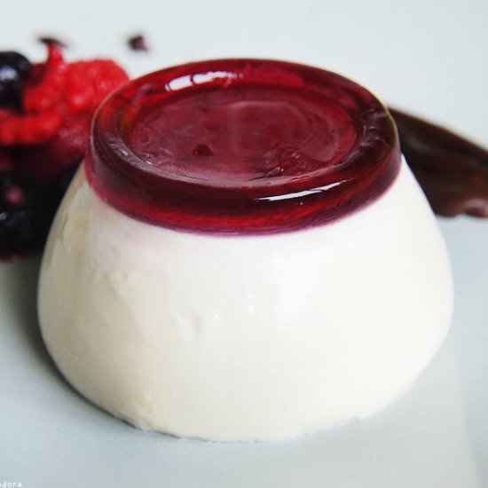 Vanilla Panna Cotta with Jelly