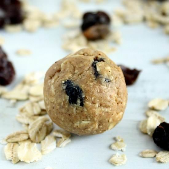 Oatmeal Raisin Energy Bites