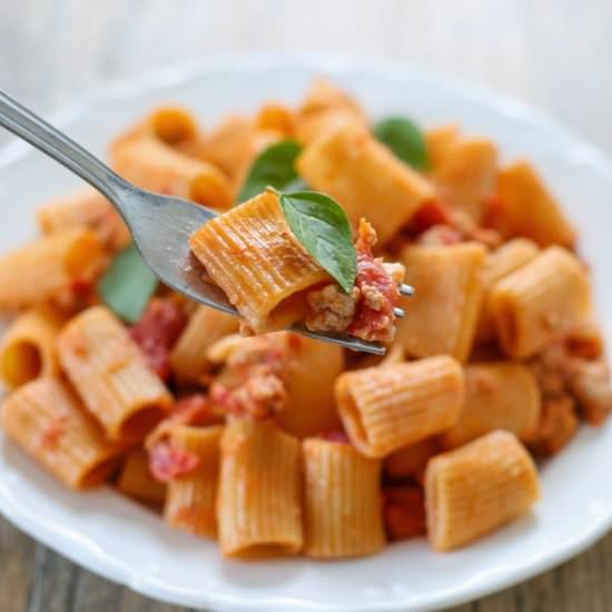 One Pot Creamy Tomato Pasta